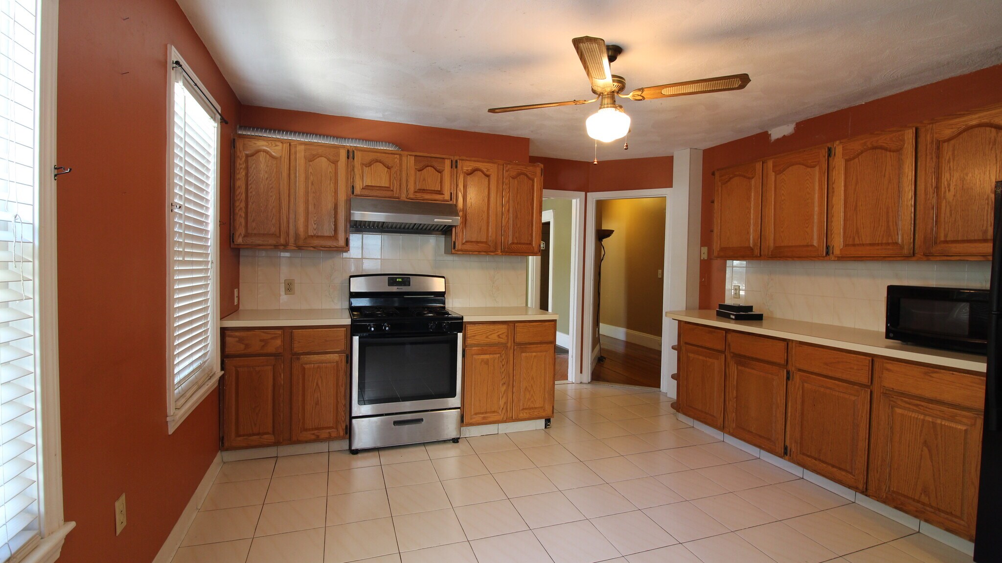 Building Photo - 162 Walnut St