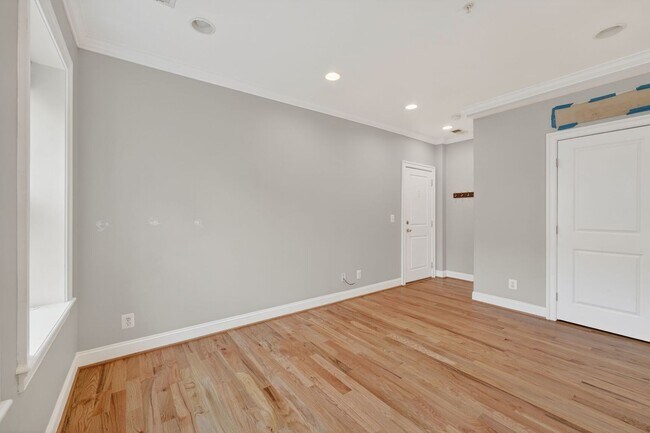 Building Photo - Available Now! Six Minute Walk to Metro, Gorgeous Community!