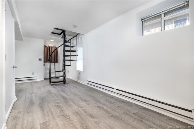 Building Photo - 15 Duncanson St