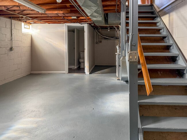 Building Photo - 1612 Maine