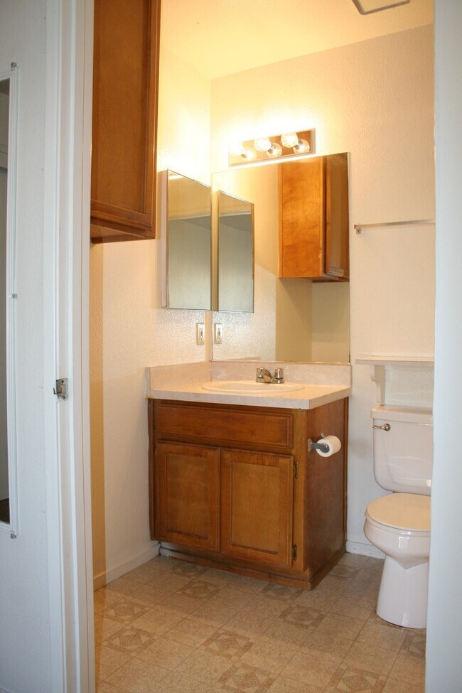 Building Photo - 8600 White Rock Dr