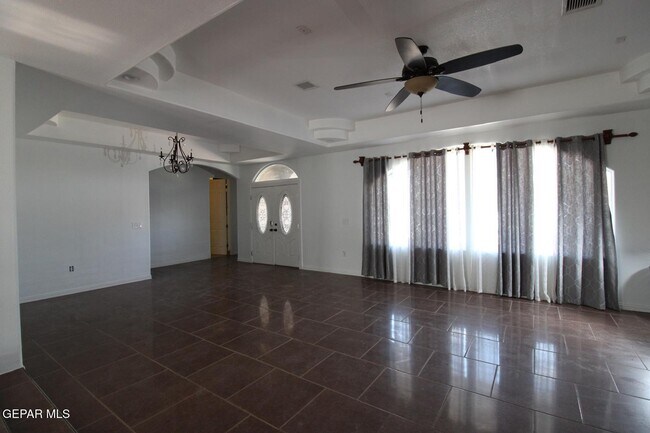 Building Photo - 561 Agua De Mar