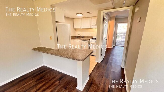 Building Photo - 126 Blue Pointe Way