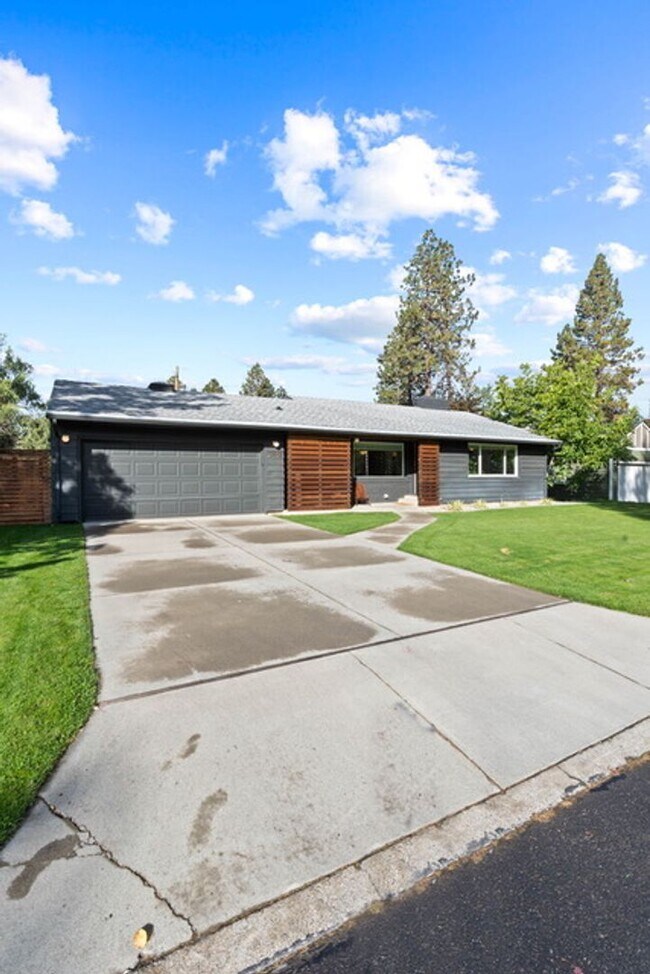 Building Photo - Beautiful Single Family Home!
