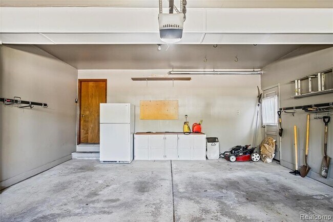 Building Photo - 1777 Fairway Dr