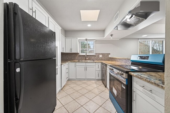Building Photo - 1114 Augusta Dr