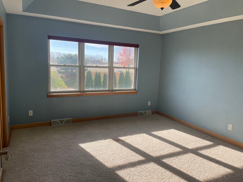 Building Photo - 3169 Pleasant St