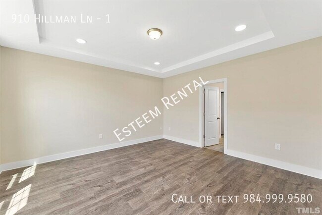 Building Photo - 910 Hillman Ln