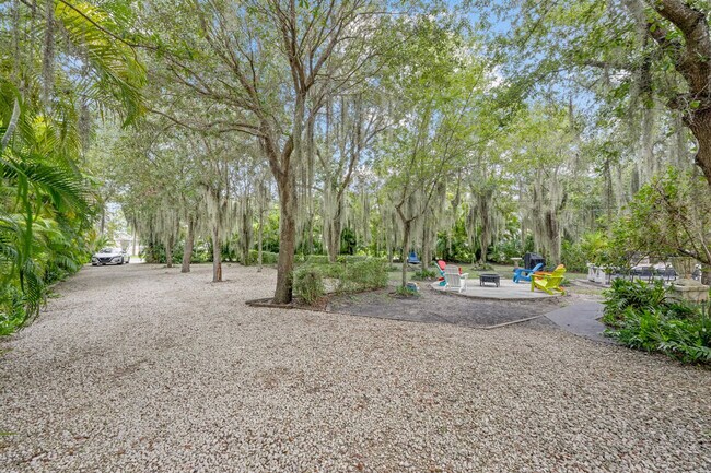 Building Photo - 303 Lang Rd