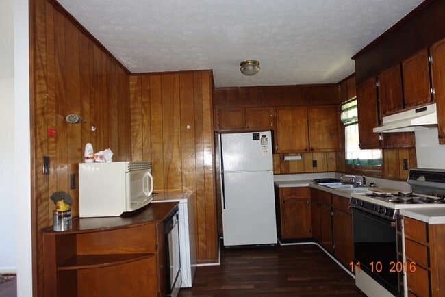 Building Photo - NO SHOWINGS UNTIL FEBRUARY 23, 2024