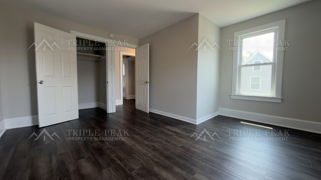 Building Photo - 297 N Laurel St