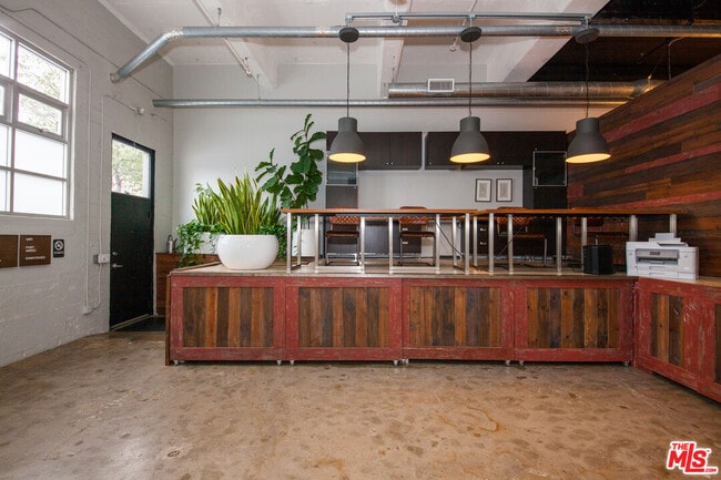 Building Photo - 530 Molino St