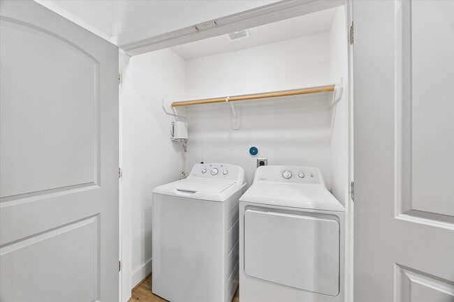 Building Photo - 2749 Redrock St
