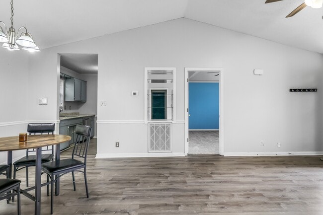 Building Photo - 354 Broadmore Dr
