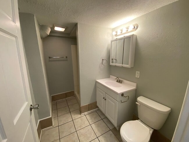 Building Photo - 2 bed house in Davenport