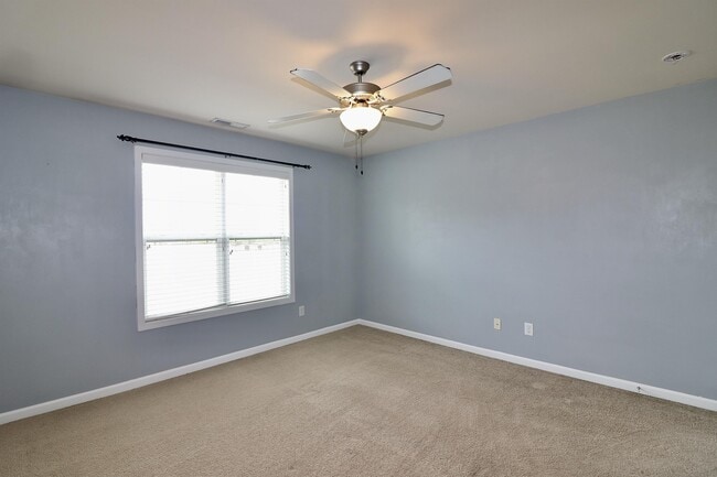 Building Photo - 198 Collinwood Dr