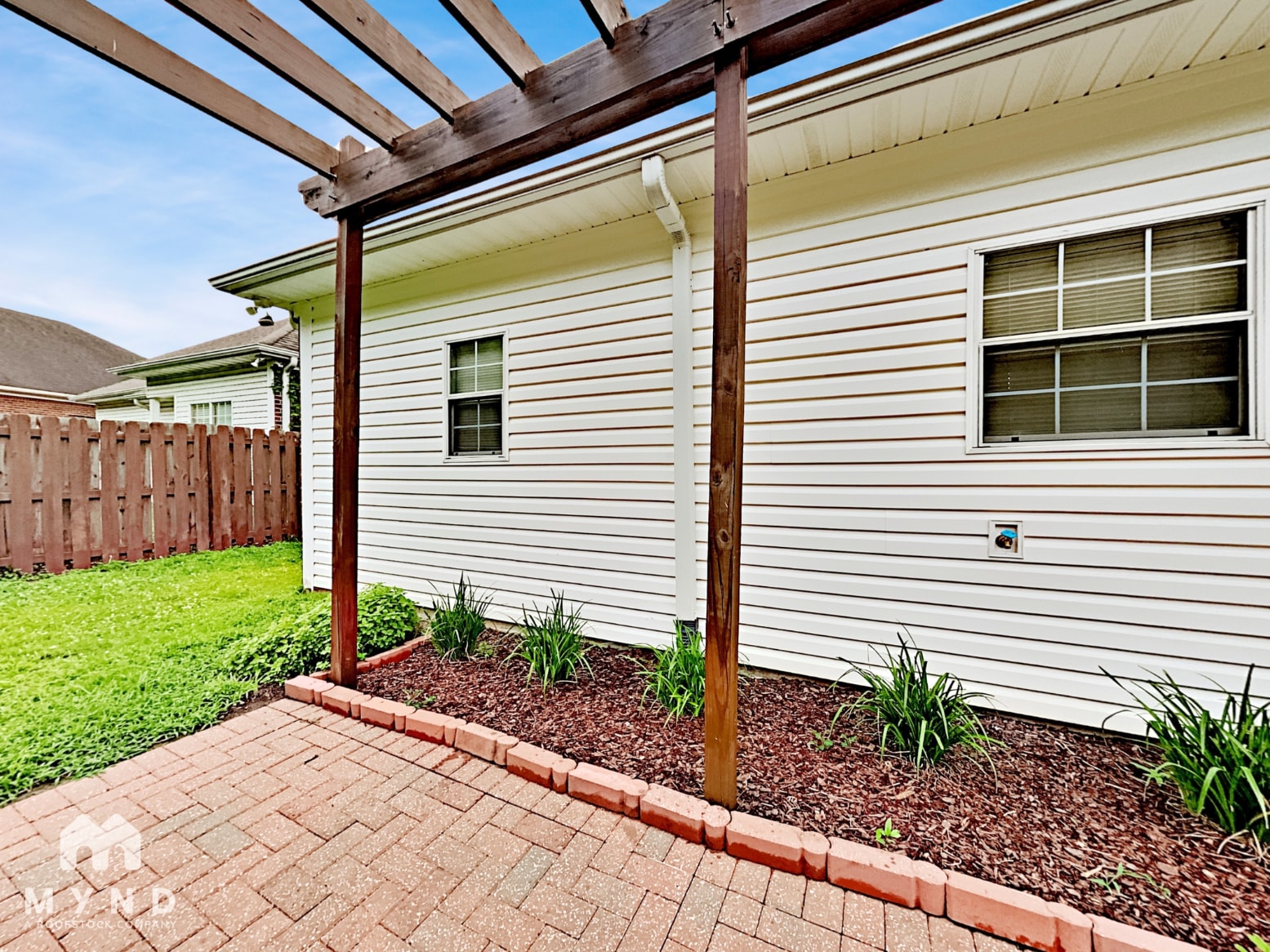 Building Photo - 1135 Castlemaine Dr