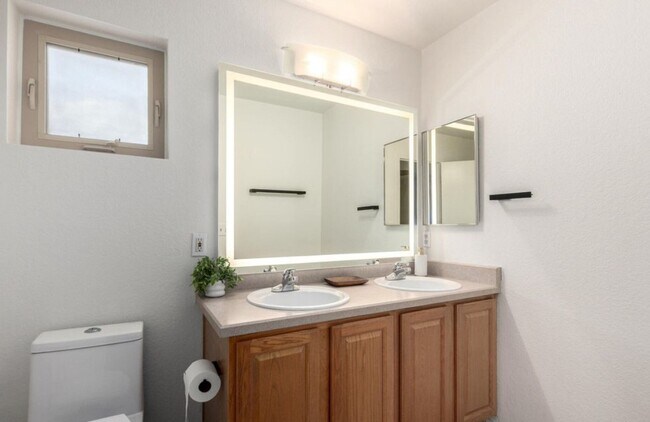 Building Photo - 4781 E Joslyn Heights Pl