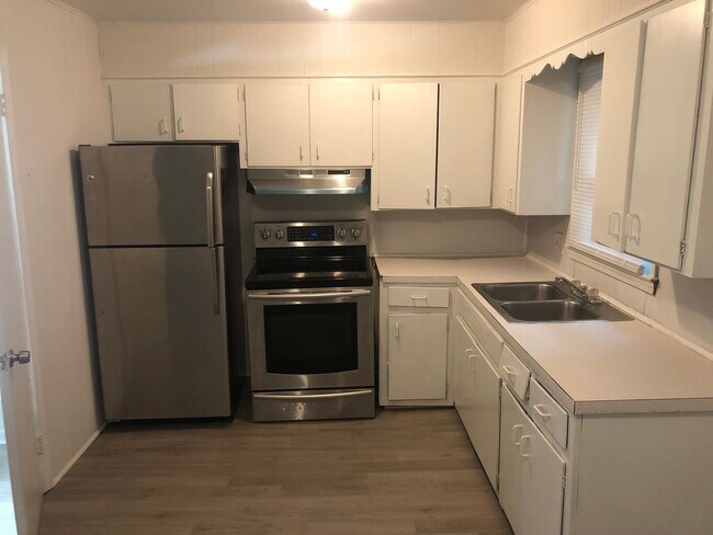 Building Photo - Azalea Apartments