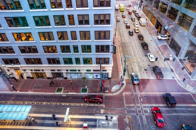 Building Photo - 705 Main St