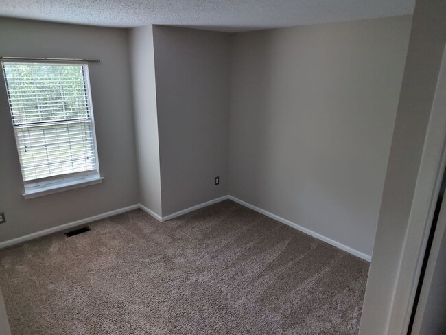Building Photo - 725 Oleander Cir