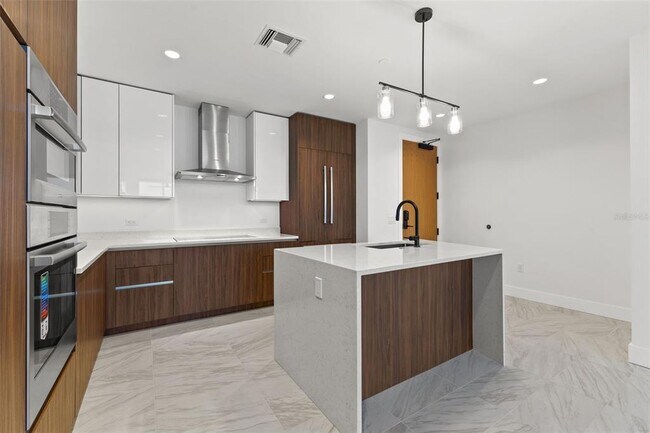 Building Photo - 777 3rd Ave N