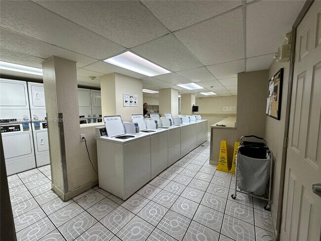 Building Photo - 1805 Sans Souci Blvd