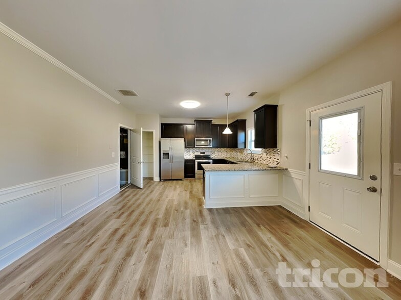 Building Photo - 424 Hyder Ct