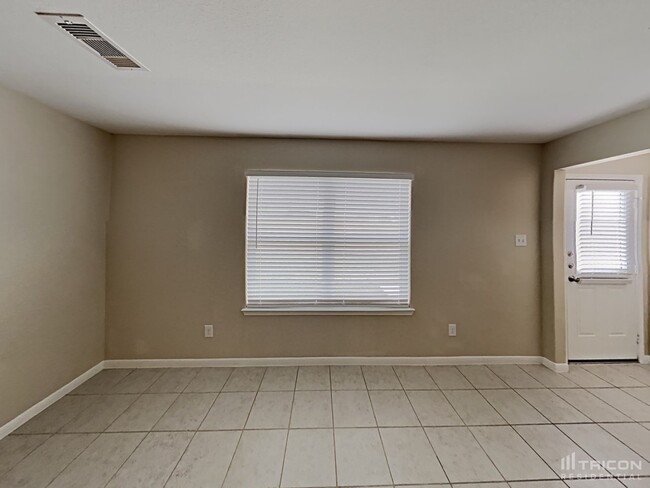 Building Photo - 425 Palomino Stand Dr