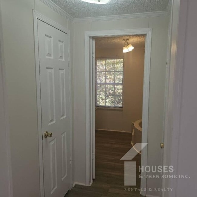 Building Photo - 214 Double Bridge Rd