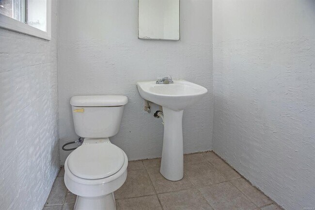 Building Photo - 1422 Flamingo Ln