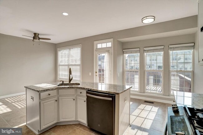 Building Photo - 43787 Virginia Manor Terrace