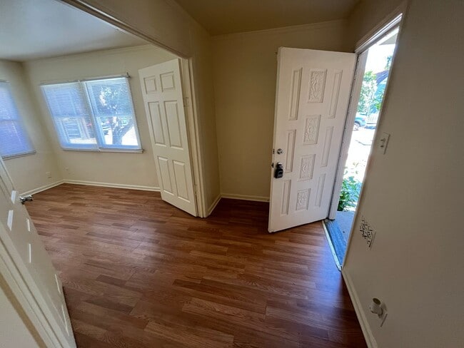 Building Photo - Great Student Housing.  3bd (Has been converted to 4 bedroom in past) 3bath house a block and a h...