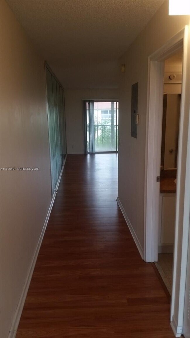 Building Photo - 1400 SW 124th Terrace