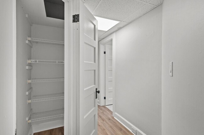 Building Photo - Modern Living in the Heart of Ghent – Walk to EVMS!