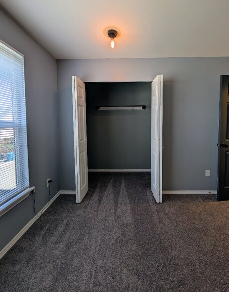 Building Photo - 200 Whispering Pine Pl