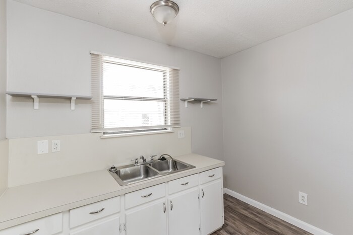 Building Photo - 402 Dawson Dr