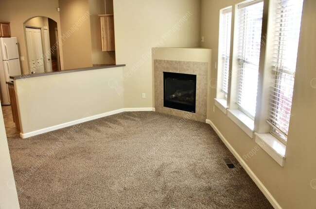 Building Photo - 2333 NE Mary Rose Pl