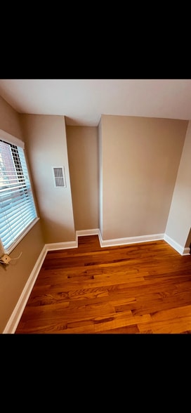 Building Photo - 702 S Darien St