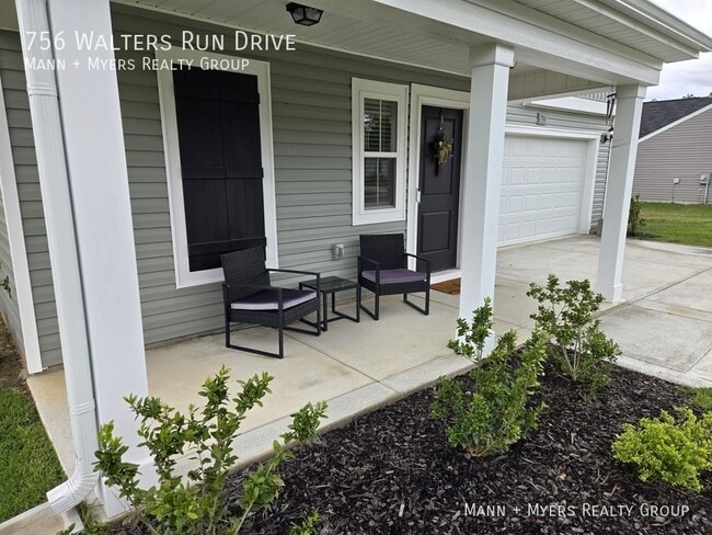 Building Photo - 756 Walters Run Dr