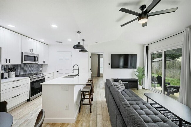 Building Photo - 3605 Leafield Dr