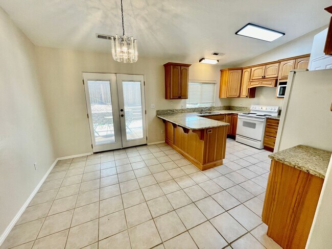 Building Photo - Adorable 3-BR Home in Red Cliffs Area