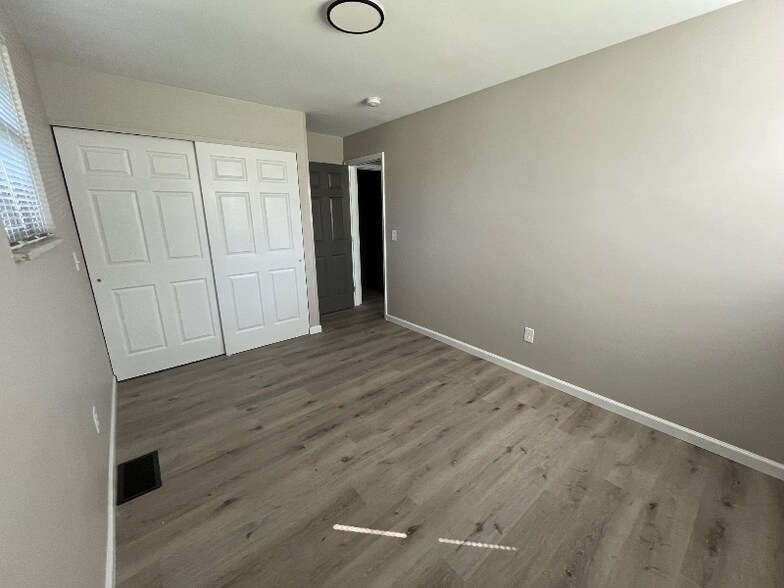 Building Photo - 4467 Glendale Dr