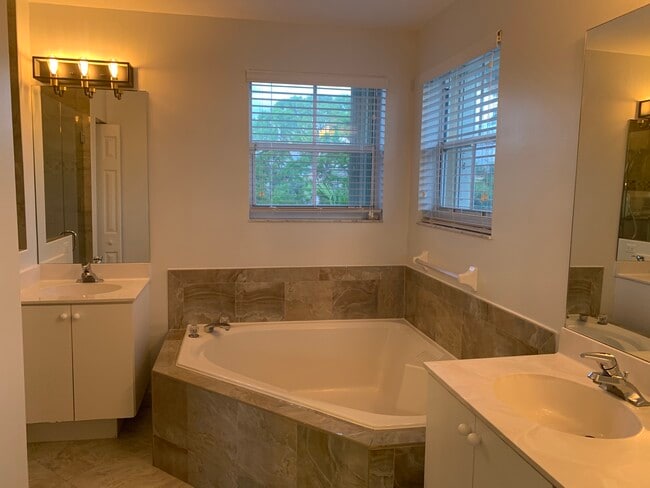 Building Photo - 1530 SW 193rd Terrace