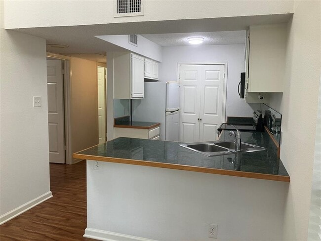Building Photo - 3809 Spicewood Springs Rd