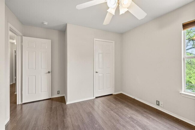 Building Photo - 2036 Kaiser Dr