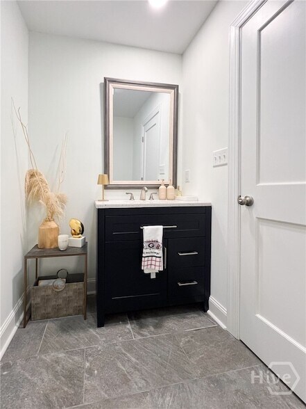 Building Photo - 1092 West Lake Dr