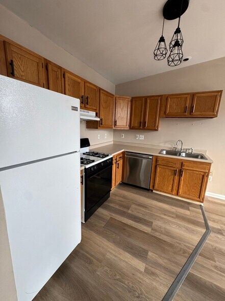 Building Photo - 3278 Main St