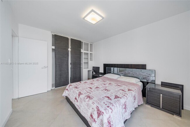 Building Photo - 3675 N Country Club Dr
