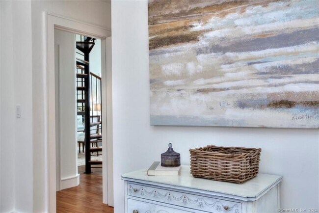 Building Photo - 5 Church Ln